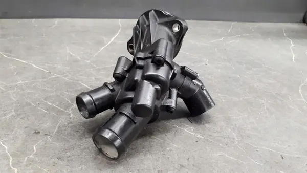 Carcasa de termostato VW Transporter T5 2.0 image 4