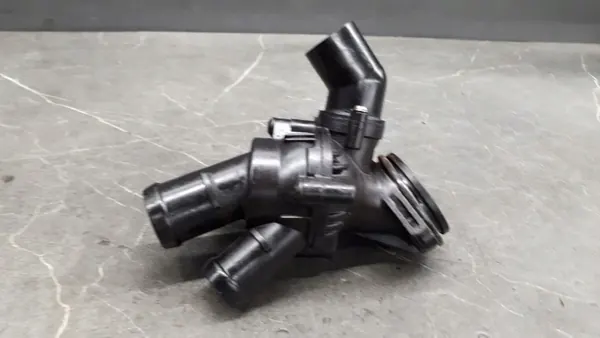 Carcasa de termostato VW Transporter T5 2.0 image 5