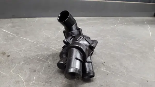 Carcasa de termostato VW Transporter T5 2.0 image 6