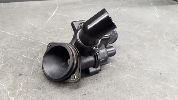 Carcasa de termostato VW Transporter T5 2.0 image 8