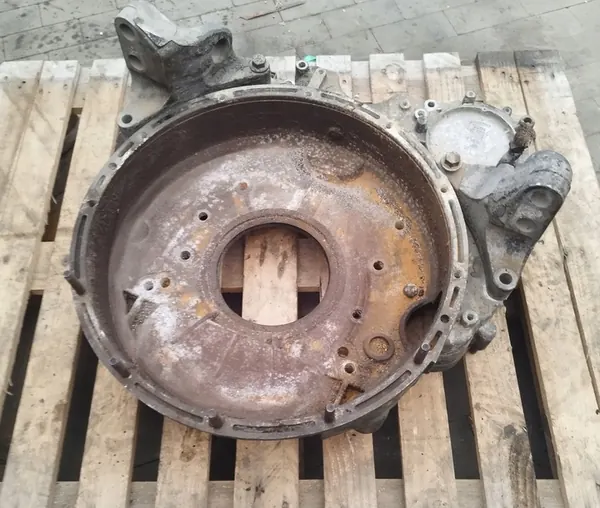 Boîtier d'embrayage Volvo FH 24426772 image 1