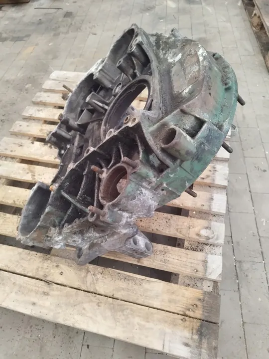 Boîtier d'embrayage Volvo FH 24426772 image 3