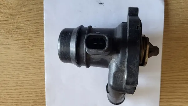 OPEL CORSA E/D, MOKKA, ADAM, MERIVA B Boîtier de Thermostat image 6