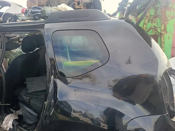 Dacia Duster I 1.5DCI Kaksimassavauhtipyörä 3000950538 image 10