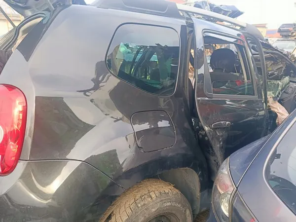 Dacia Duster I 1.5DCI Kaksimassavauhtipyörä 3000950538 image 9