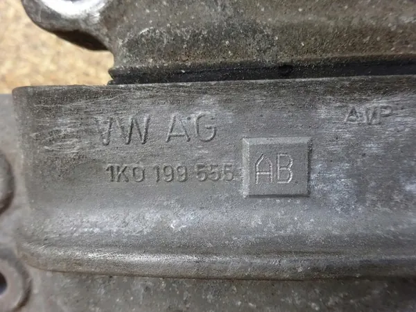 AUDI TT 8J 2.0 TFSI DSG Kiinnike 1K0199555AB image 7