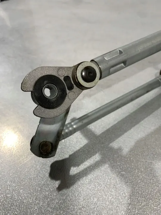 Brazo limpiaparabrisas Jeep Compass OEM FBZ18582 - Usado image 5
