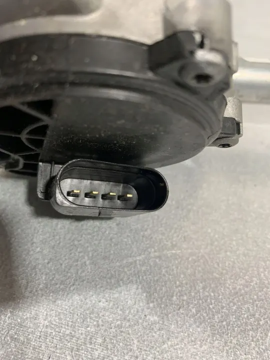 Brazo limpiaparabrisas Jeep Compass OEM FBZ18582 - Usado image 6