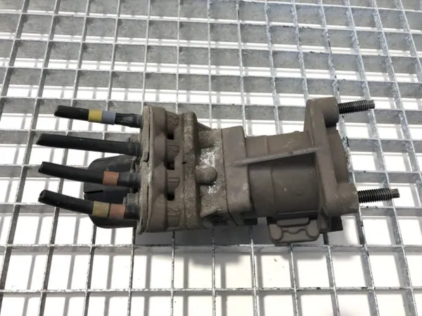 Pääjarruventtiili OEM K001894 Renault Trucks Premiumille image 3