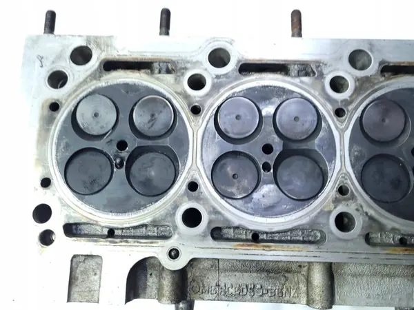 Mercedes 2.2 CDI Cylinder Head A6110105220 image 6