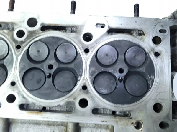 Mercedes 2.2 CDI Cylinder Head A6110105220 image 7