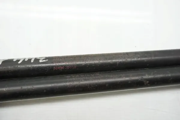 Nissan Heckklappendämpfer OEM 90450JD01B - Gebraucht image 3