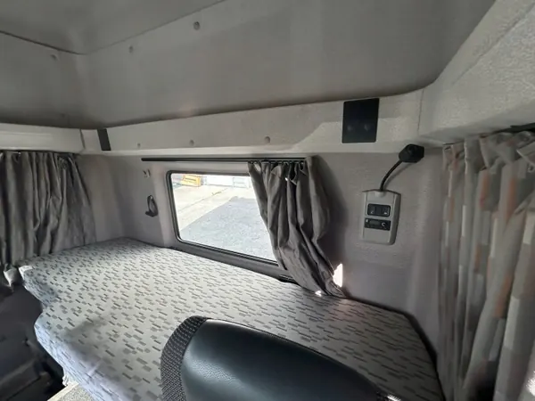 Cabina DAF CF EURO 6 Space Cab OEM - Usada image 8