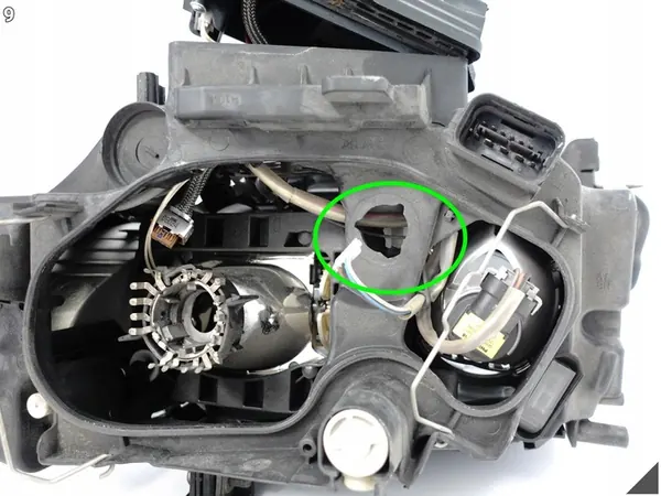 BMW E81 E82 E87 E88 Farol Xenon Direito Frontal image 10