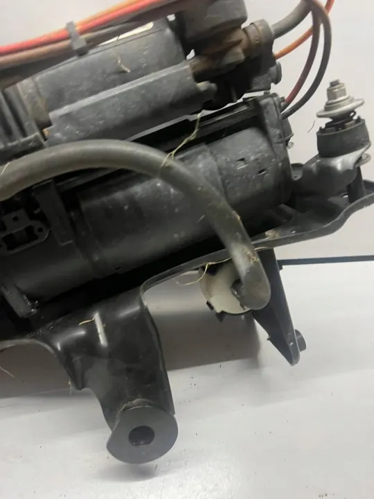 Compresor de suspensión Audi OE 4F0616005B usado image 4