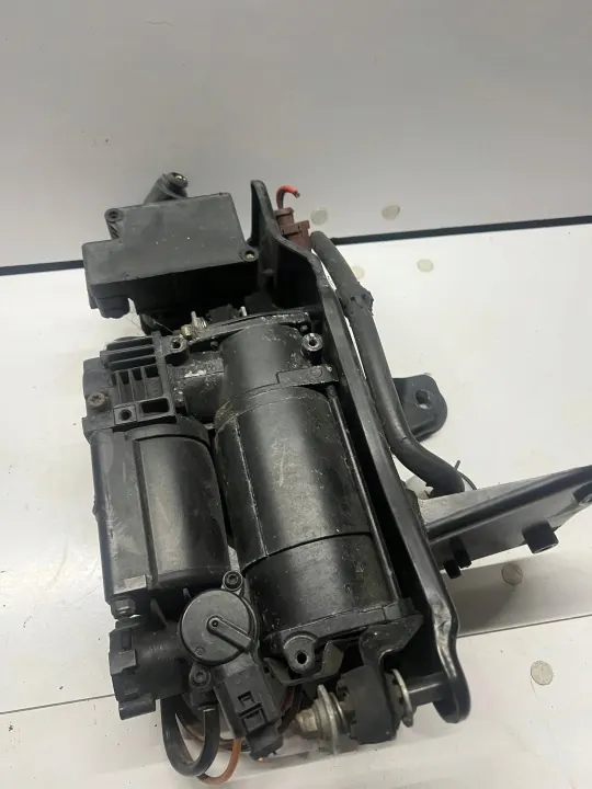 Compresor de suspensión Audi OE 4F0616005B usado image 5