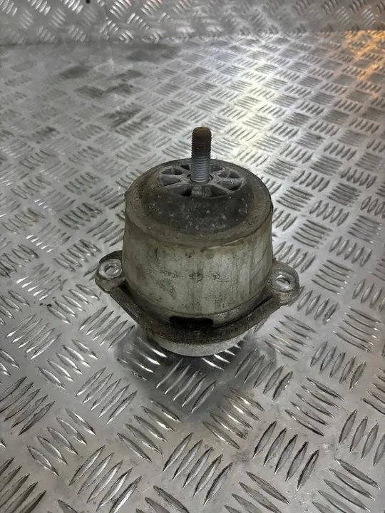 Porsche Panamera (970) 2011 Engine Mount Bracket Left image 2