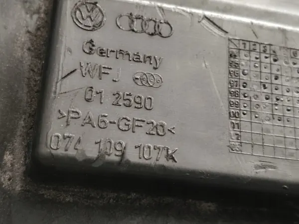 VW T4 2.5 TDI Täckkåpa 074109107K image 3