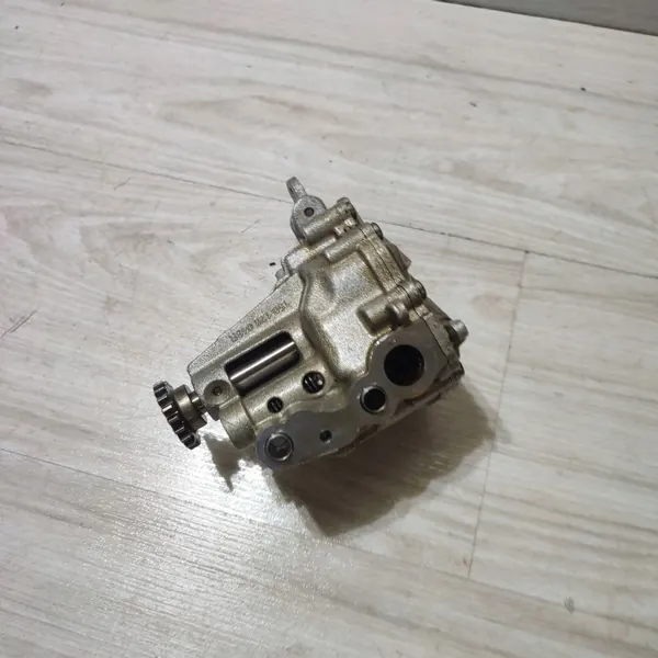 Pompe à huile OEM 150100347R pour Nissan Juke II image 5