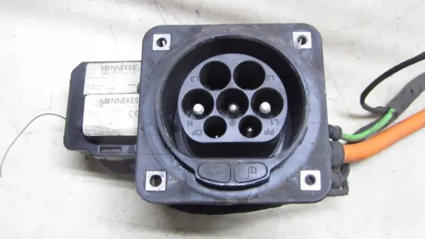 Tomada de carga Mercedes W213 OEM A0003411500 image 3