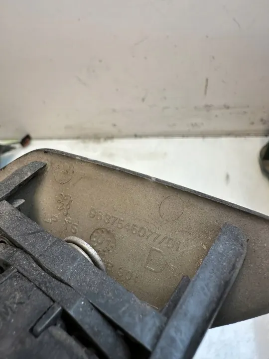 Bouchon de buse de lave-phare Peugeot OEM 9637546077 image 5