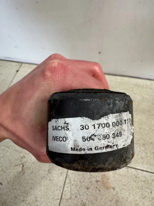 Ivecon ohjaamonvaimennin OEM 504080349 Stralis Hi-Way image 3