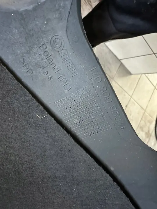 SKODA OCTAVIA II Front Left Wheel Arch 1Z0809953E image 3