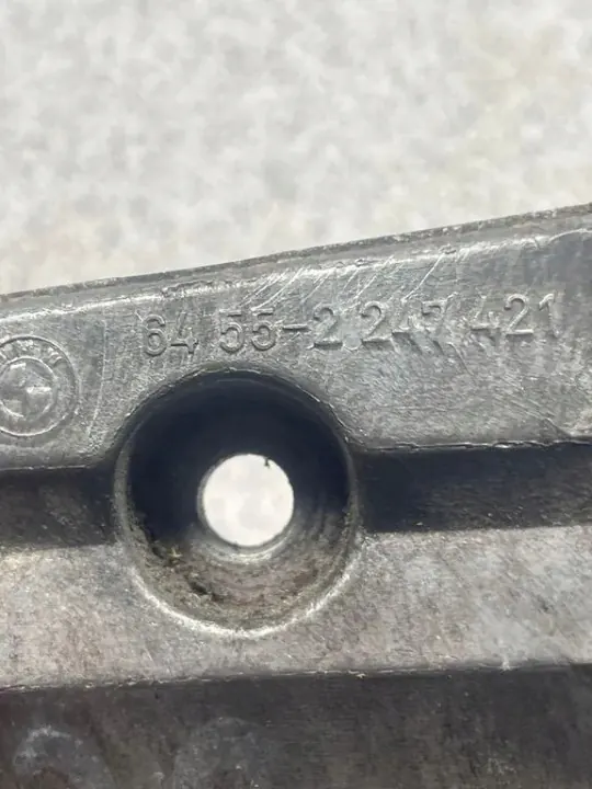 BMW Klimakompressor-Halterung OEM 64552247421 - Gebraucht image 3