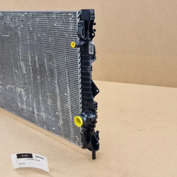 Radiateur d'eau OEM C4WVU pour Jaguar E-Pace Land Rover image 3