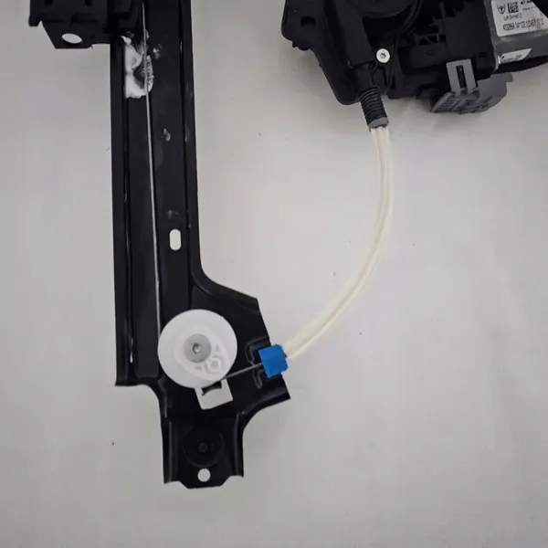 Tesla X Plaid vänster bakruta motor OEM 1614128-00-D image 3