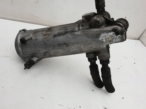 BMW 7 E32 1988 Oljefilterfäste image 3