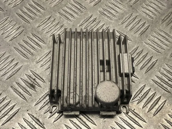 OEM 9J1035446H Porsche Taycan Audioversterker image 3