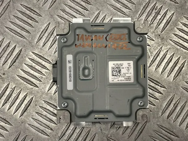 OEM 9J1035446H Porsche Taycan Audioversterker image 4