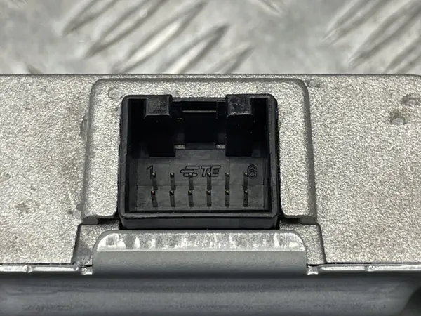 OEM 9J1035446H Porsche Taycan Audioversterker image 7