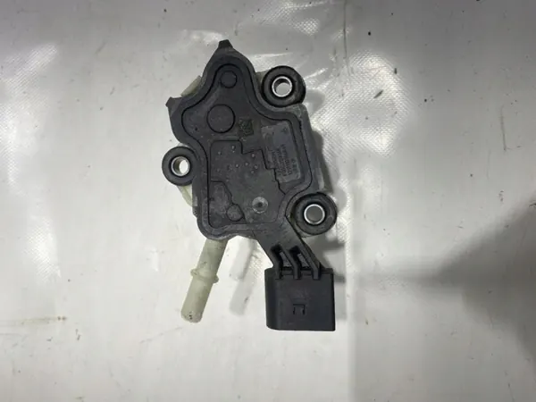 AdBlue-pumppu OEM F01C070035 Skoda Octavia IV:lle image 4