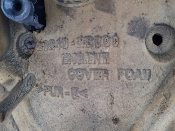 Cubierta motor Hyundai OEM 2924028800 - Usado image 3