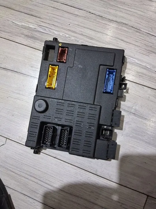Module Confort BSI OEM 9641427780 pour Citroen Xsara Picasso image 2