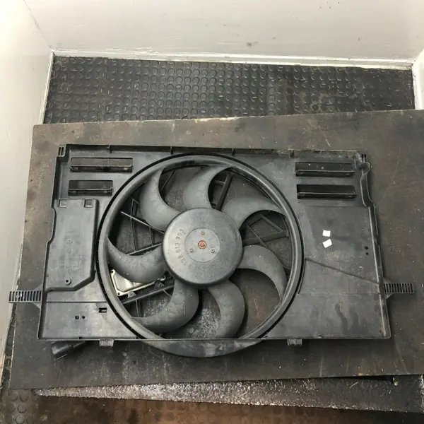 Ventilateur Volvo 3M51 8C607 GC - Pièce OE d'occasion image 4