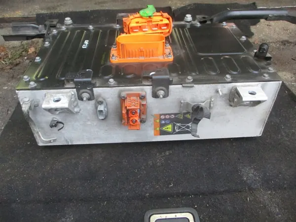 RENAULT CAPTUR II CLIO V ARKANA Accu 1.6 E-TECH image 2