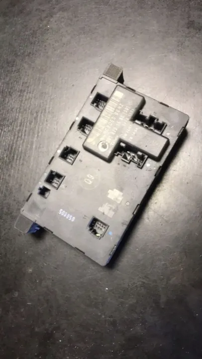 Módulo de porta esquerda dianteira Mercedes-Benz OEM 2038201585 image 2