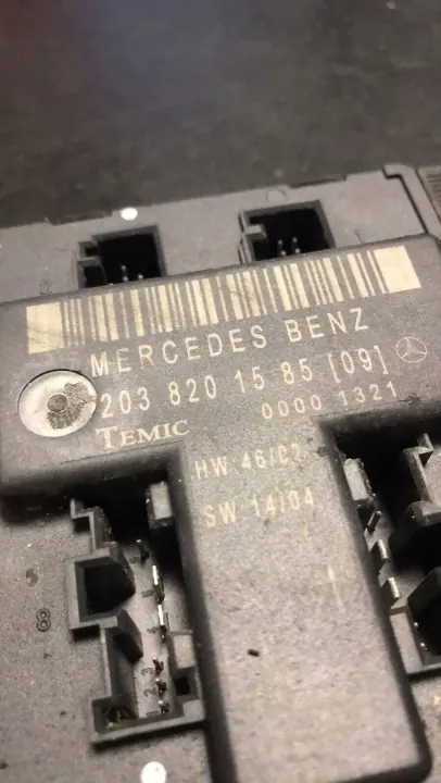 Módulo de porta esquerda dianteira Mercedes-Benz OEM 2038201585 image 3