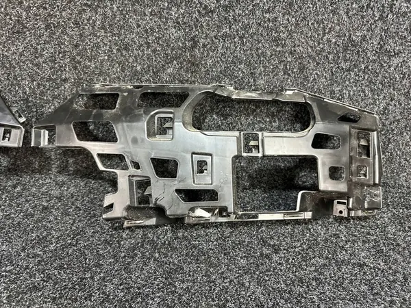 Supporto paraurti anteriore destro SKODA SUPERB III 3V0807056A image 3