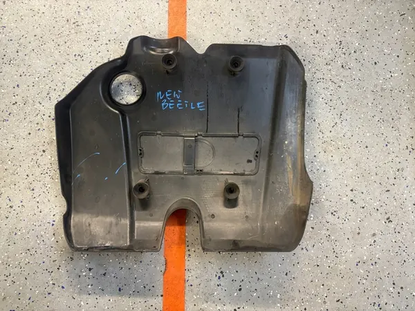 VW NEW BEETLE 1.6 Boven Motorcover 06A103925BC image 3