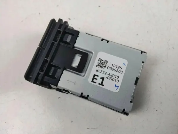 Port USB OEM 8553242010 pour Toyota RAV4 V Hybride image 4