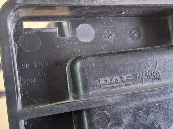 DAF XF 106 linke Spiegelarm OEM 205700001 image 8