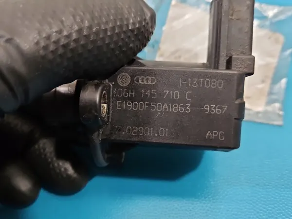 Válvula turbo usada OEM 70290101 VW Passat B7 image 4