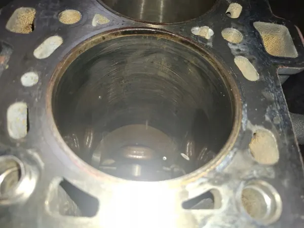 Bloco motor usado RENAULT OPEL NISSAN 1.6 Bi-Turbo image 4
