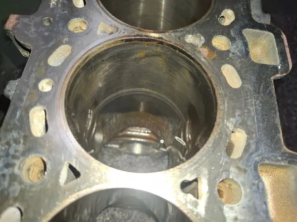 Bloco motor usado RENAULT OPEL NISSAN 1.6 Bi-Turbo image 6