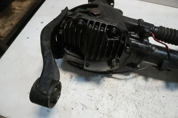 Mitsubishi Pajero III Front Differential 3.917 OEM MR548646 image 10