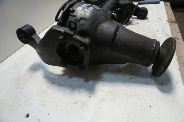 Mitsubishi Pajero III Front Differential 3.917 OEM MR548646 image 5